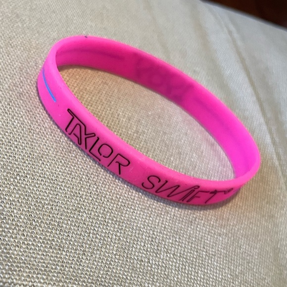 1989 Tour Bracelet - Picture 2 of 2